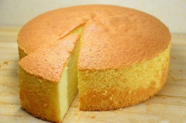 通常用于蛋糕制作的糖是白砂糖另也有用少量的糖粉或糖浆，在蛋糕制作中，是主要原料之一